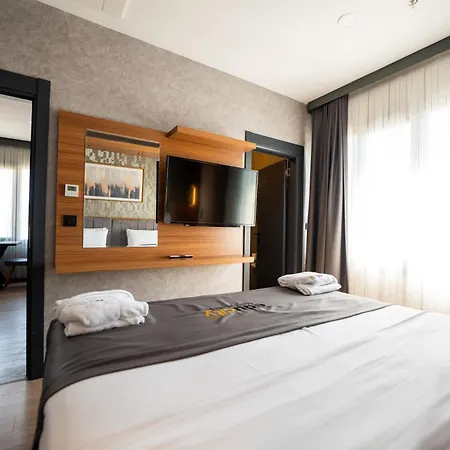 Hotel Educity & 4*