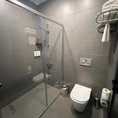 Hotel Educity & 4*