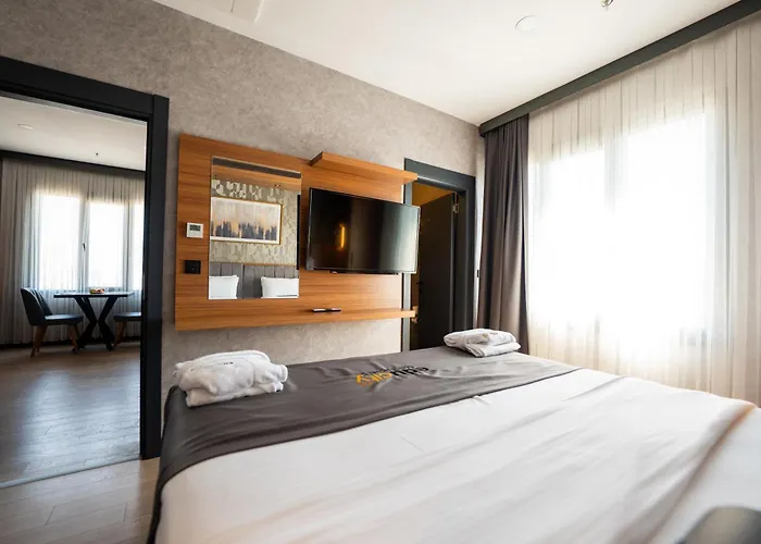 Hotel Educity & 4*