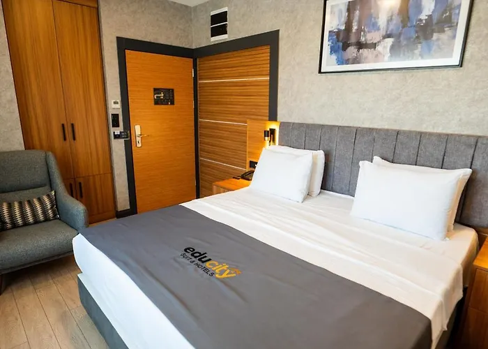 Hotel Educity & 4*