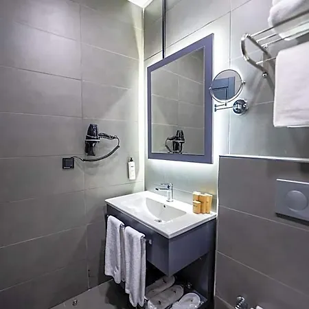 Szálloda Educity & 4*
