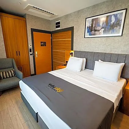 Educity & Szálloda 4*