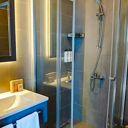 Hotel Educity & 4*